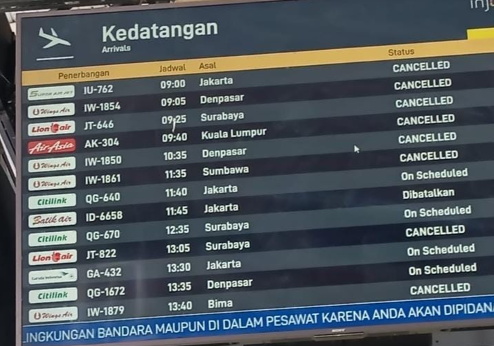 Letusan Gunung Lewotobi Lumpuhkan Penerbangan di Bandara Lombok